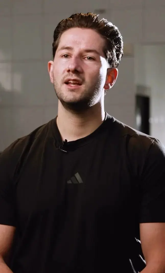 Van twijfel naar discipline — Bryan's verhaal in een video reel